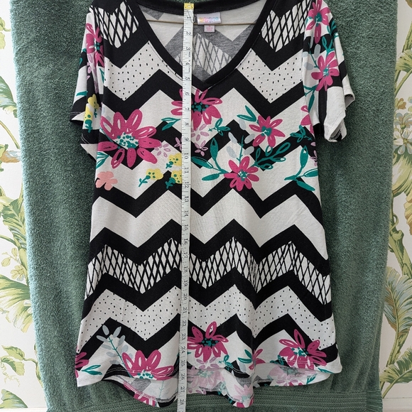 LuLaRoe top Small - Picture 5 of 6